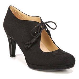 Naturalizer lace up pump